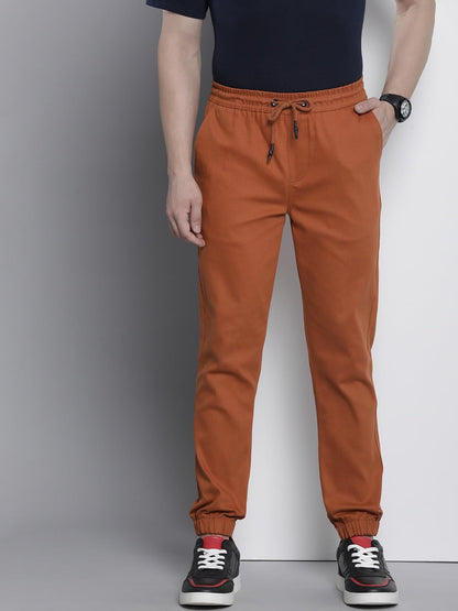 The Indian Garage Co Men Slim Fit Solid Mid-Rise Stretchable Chino Joggers