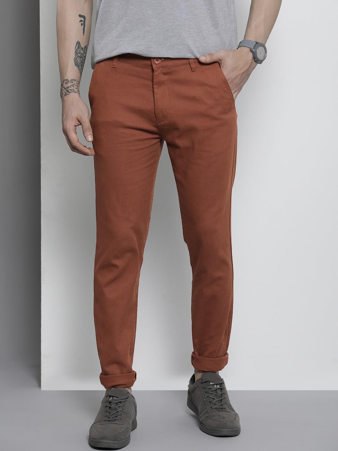 The Indian Garage Co Men Slim Fit Solid Mid-Rise Stretchable Chinos Rustic Brown