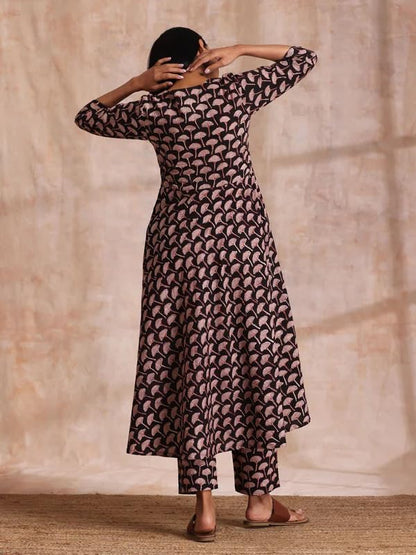 Patlani WomenS Digital Printed Cotton Kurta With Pant.