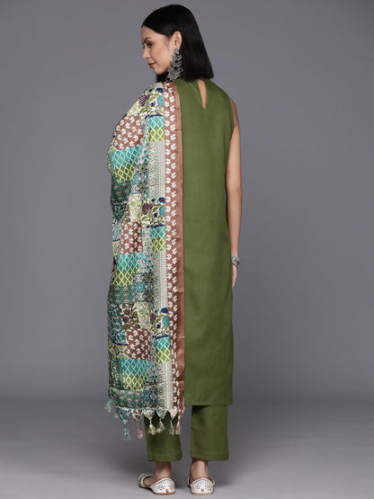 Varanga Women Green Solid Kurta Set Paired With Printed Dupatta