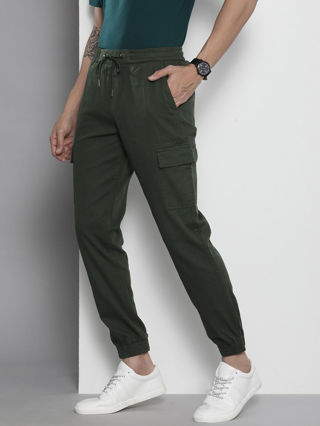 The Indian Garage Co Men Slim Fit Solid Mid-Rise Cuffed Cargos Jungle Green