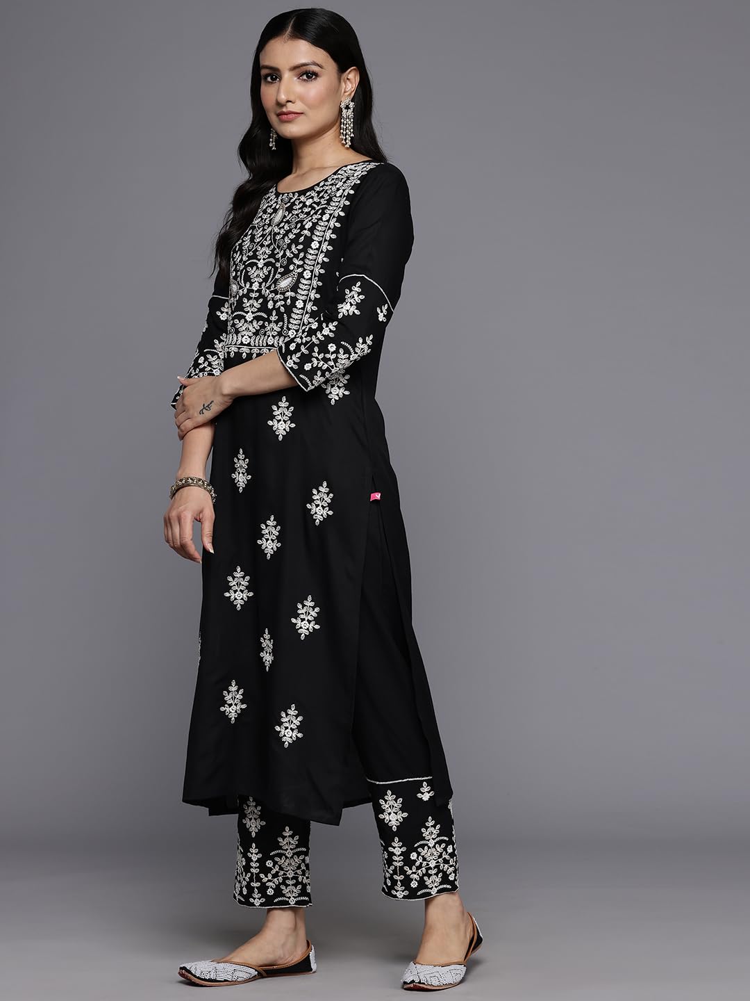 VARANGA Women Black Round Neck Thread Embroidered Kurta Paired With Bottom And Dupatta