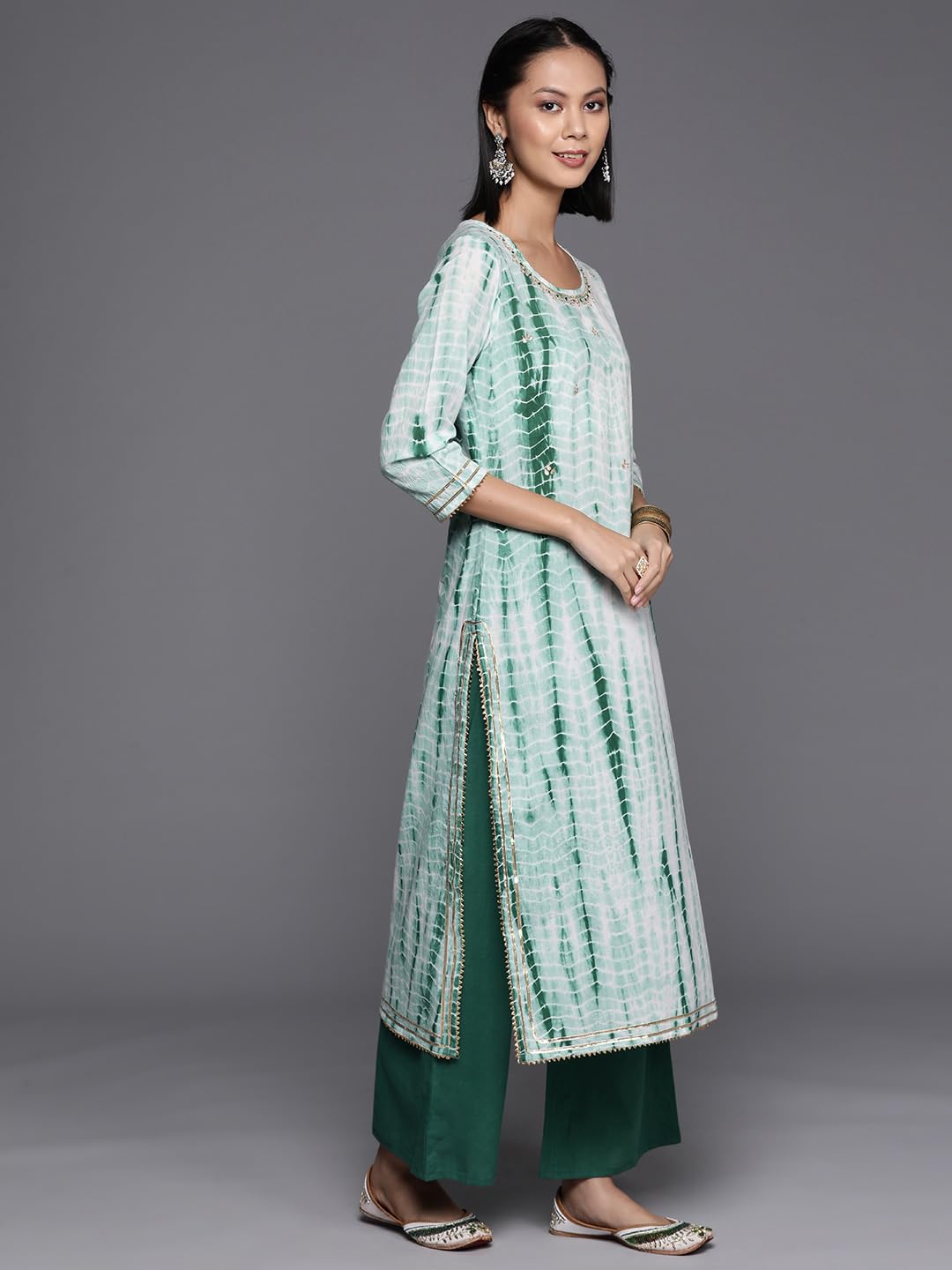 Varanga Women Straight Kurta With Round Neck Paired With Green Solid Palazzo And Green Solid Dupatta.