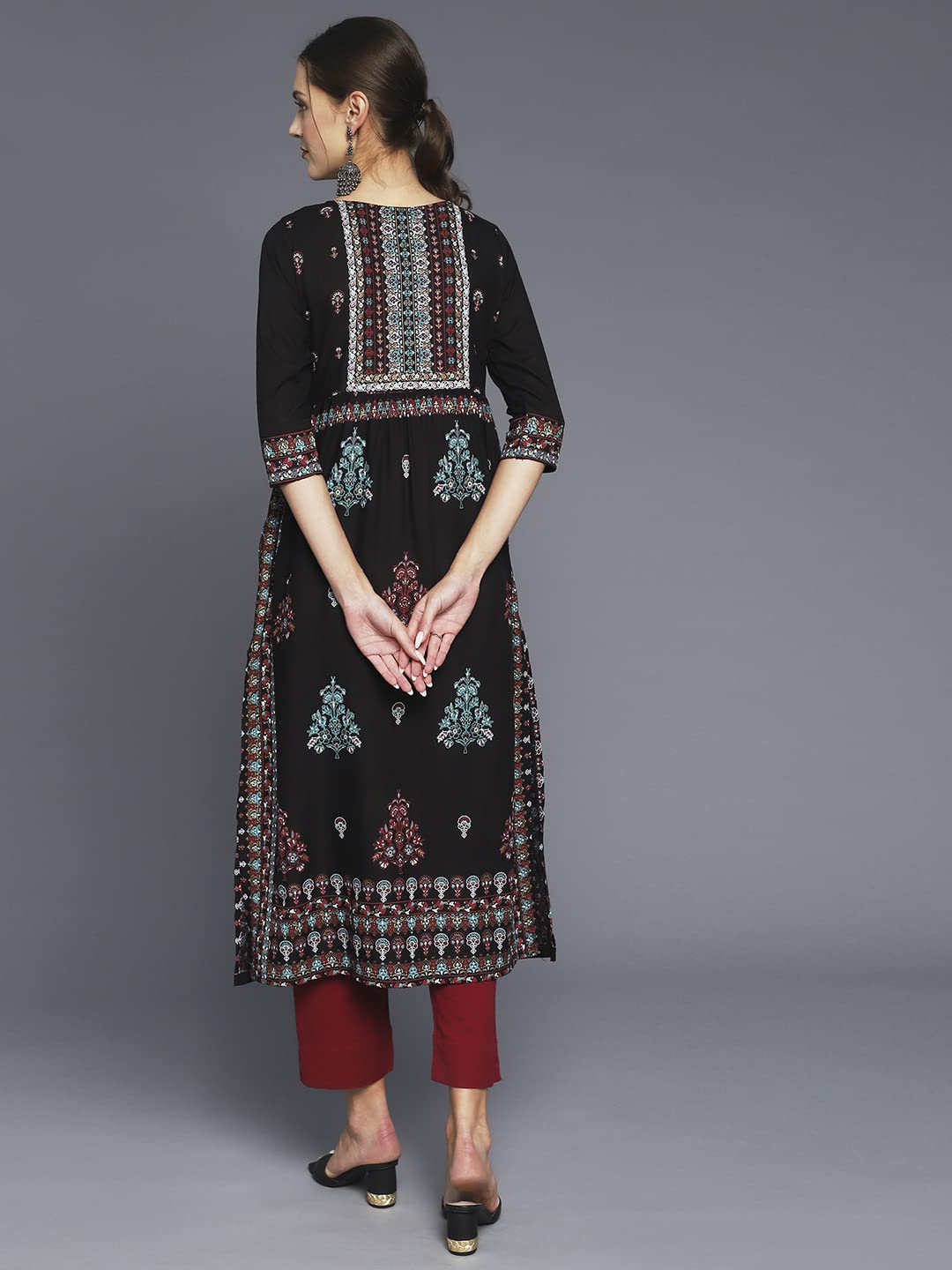 anubhutee Women's Rayon Black Ethnic Motifs Printed Straight Kurta