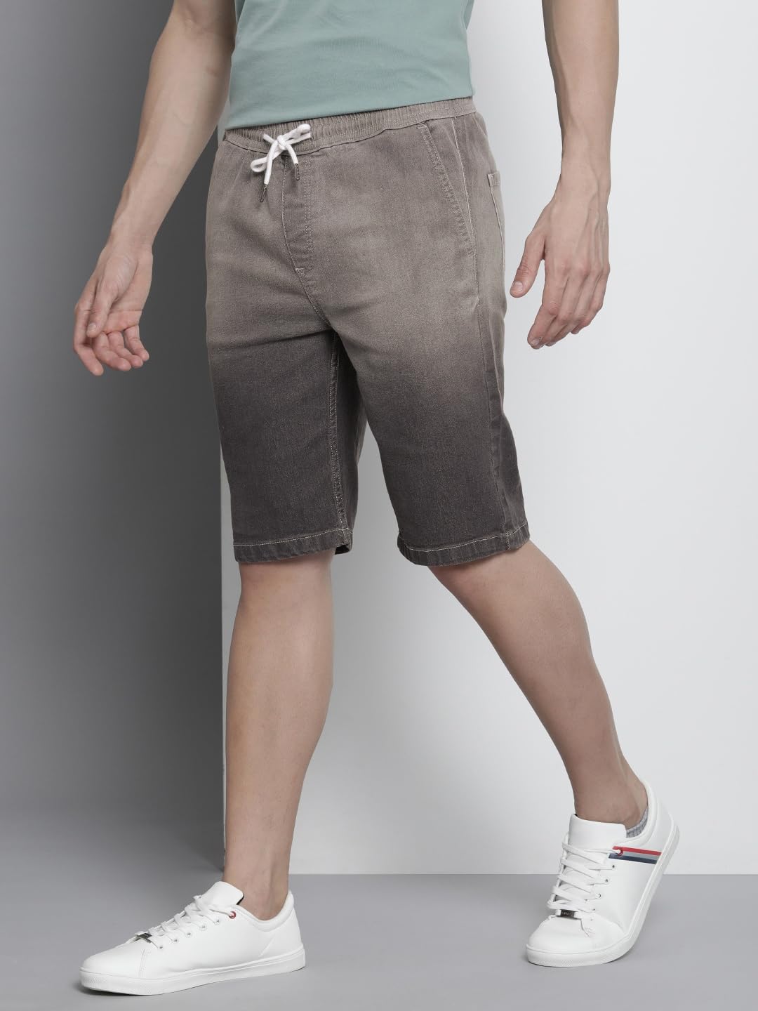 The Indian Garage Co Men Regular Fit Solid Mid-Rise Denim Shorts
