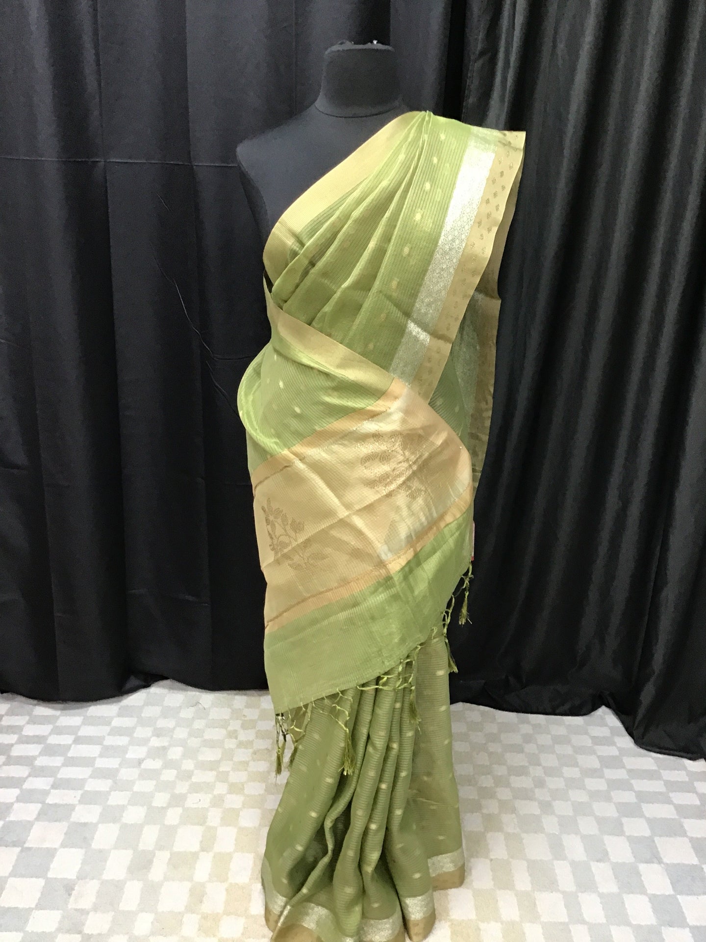 Soft tissue saree