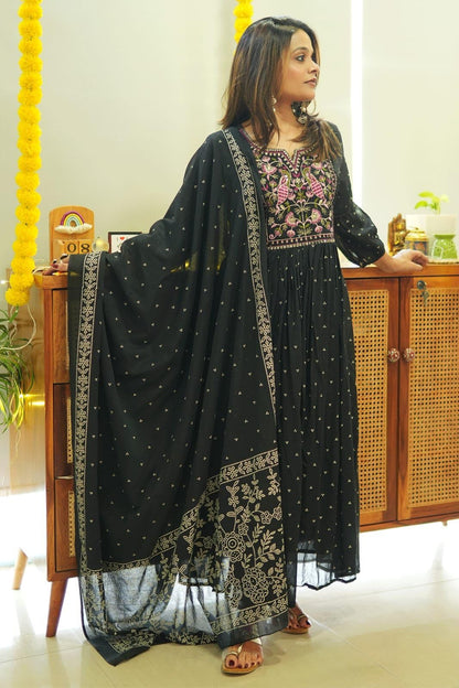 Gosriki WomenS Rayon Viscose Printed Anarkali Kurta With Pant & Dupatta (Kanota Black-Vks01-Gs_M_Green_Medium)