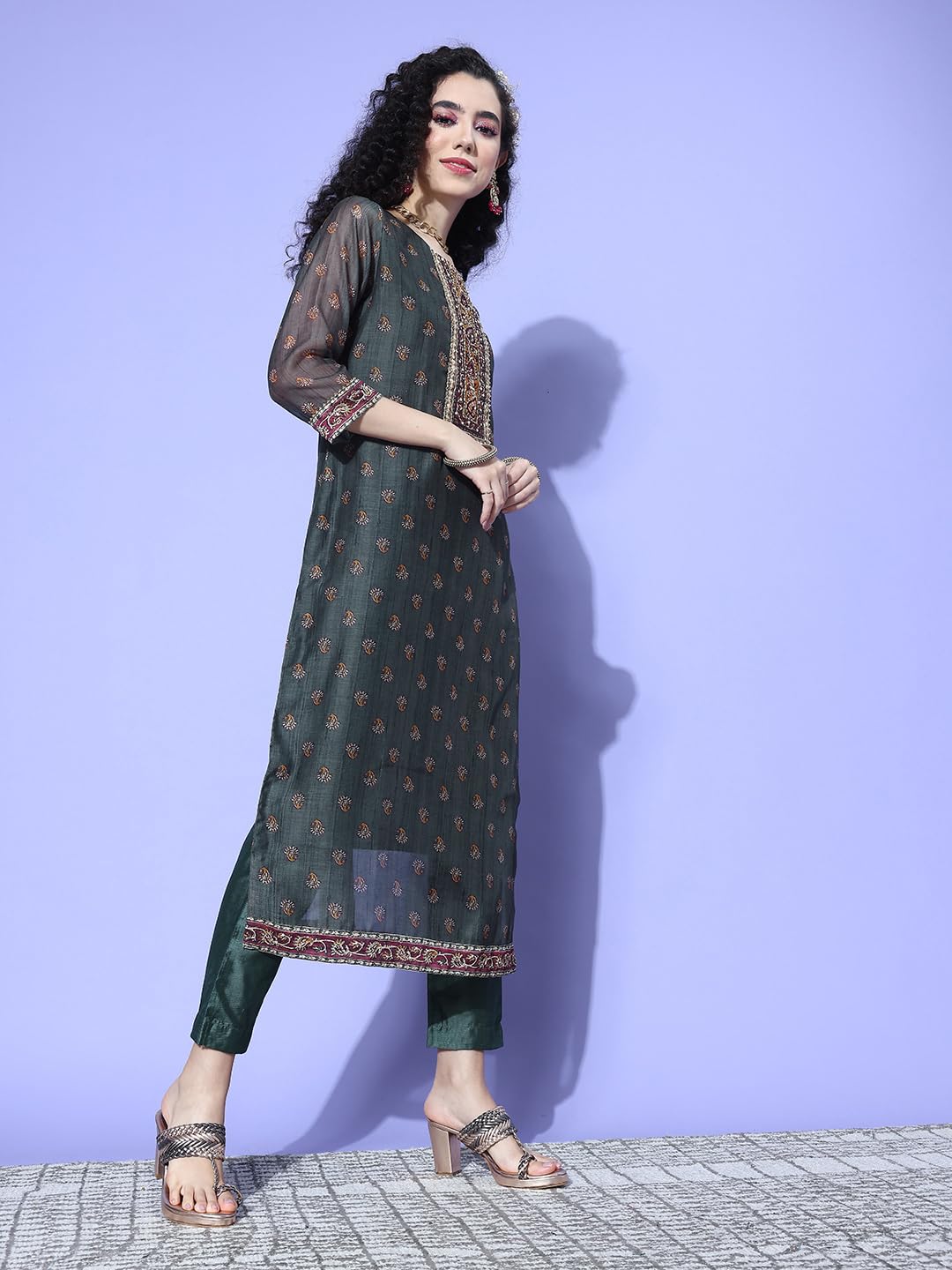 VARANGA Women Grey Paisley Printed Kurta Paired With Tonal Bottom And Thread Embroidered Dupatta