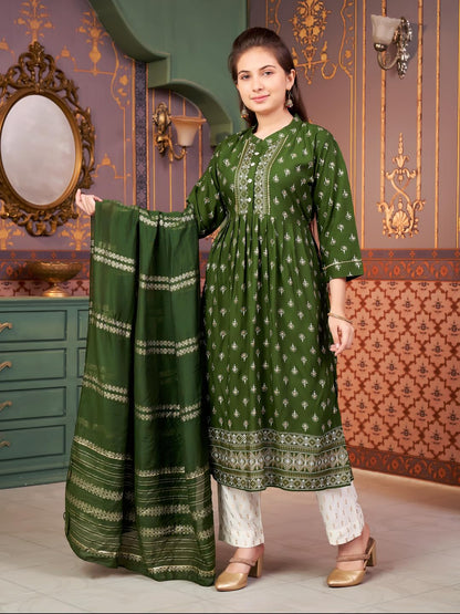 Aarika Girls Ethnic Wear Green-Off White Colour Foil Print Rayon Kurti Pant Set-8-15 Years (Kp-Sd-5979)