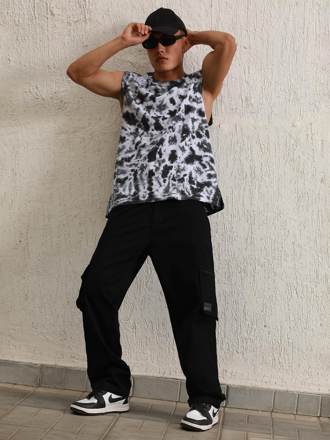 Hubberholme Men Black Cotton Loose Fit Mid-Rise Trousers