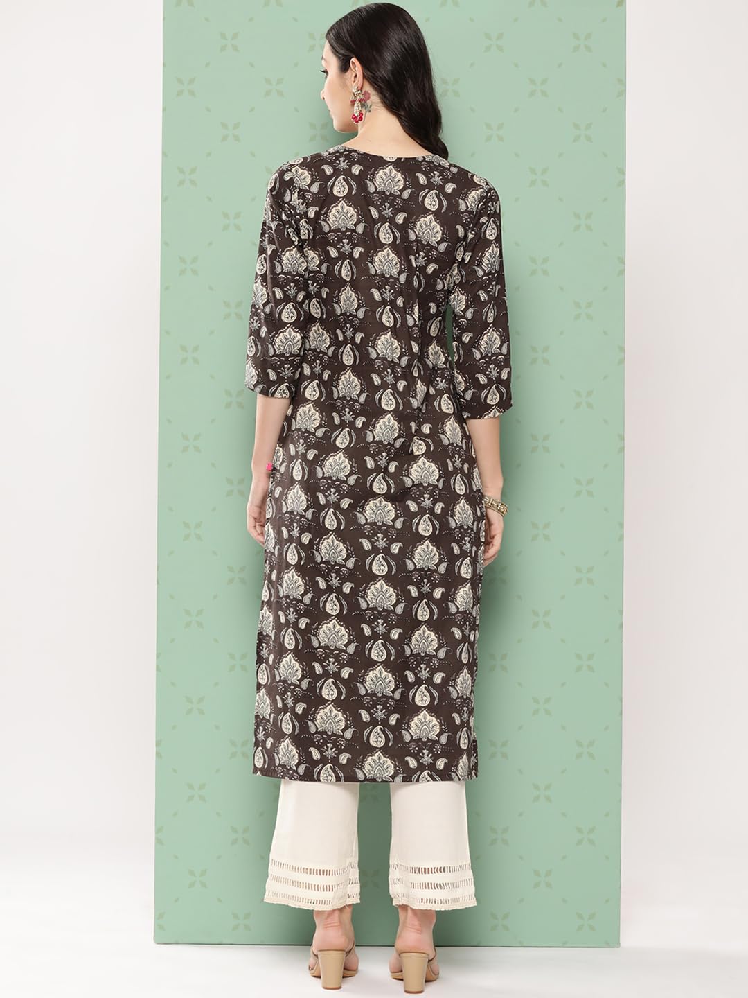Varanga Women Grey Floral Printed Straight Kurta with Three Quarter Sleeves