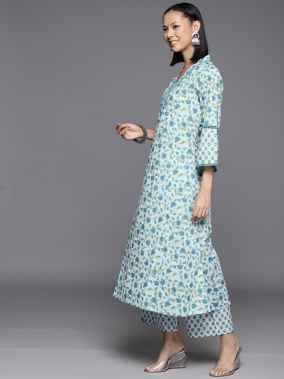 Varanga Women V Neck Collar Kurta Paired With Tonal Dupatta And Tonal Bottom.