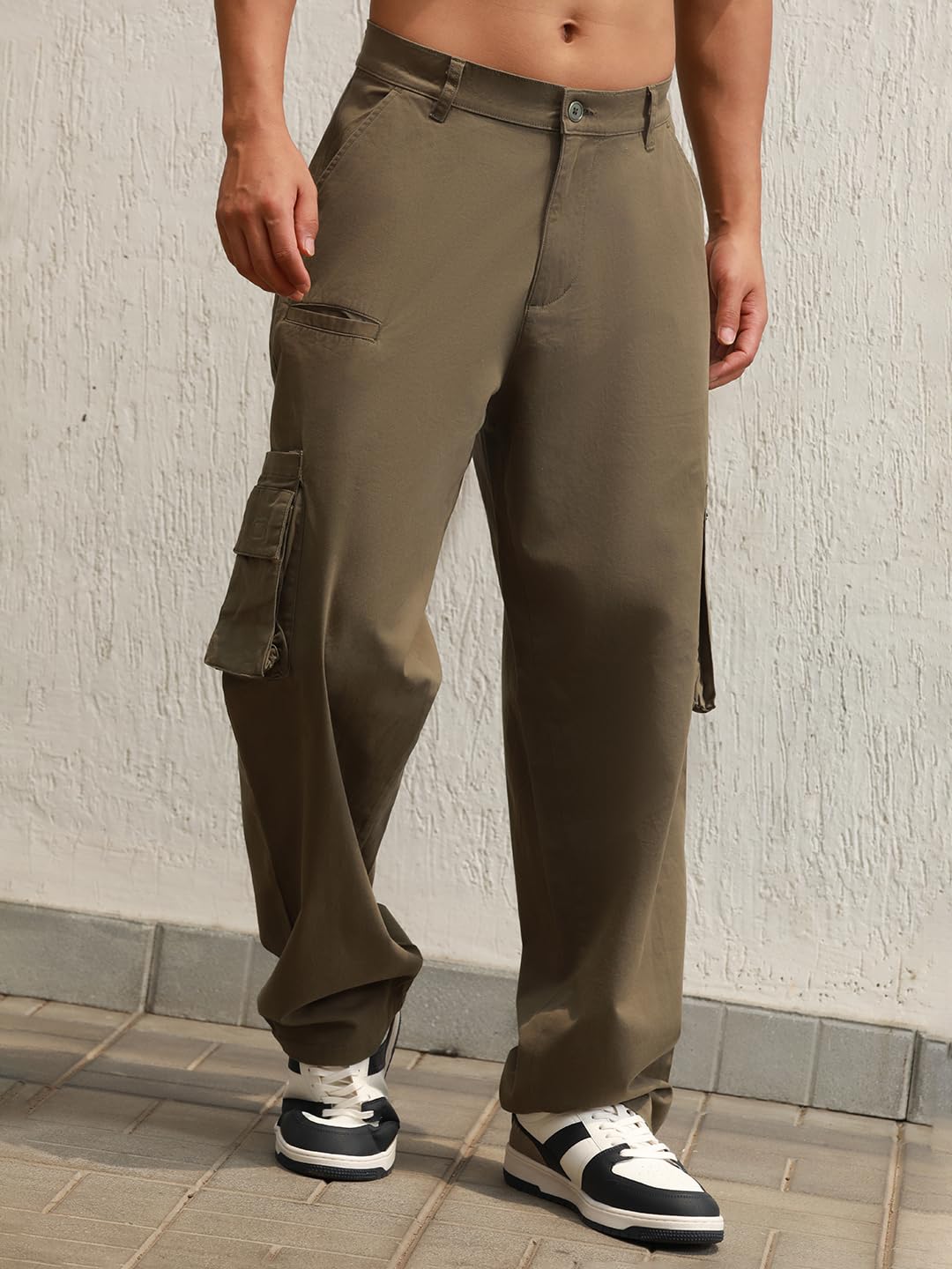 Hubberholme Men Olive Cotton Loose Mid-Rise Trousers