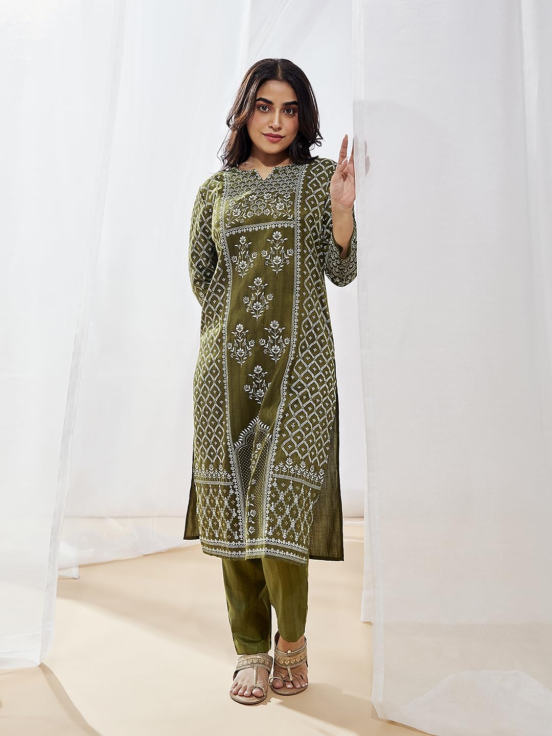 VASTRAMAY Women's Pink Kurta Set | This designer kurta set offers a chic, stylish ensemble for the modern woman seeking both comfort and style in her ethnic wear wardrobe.