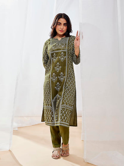 VASTRAMAY Women's Pink Kurta Set | This designer kurta set offers a chic, stylish ensemble for the modern woman seeking both comfort and style in her ethnic wear wardrobe.
