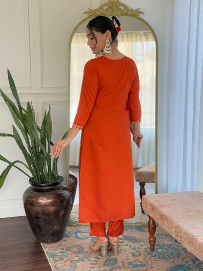 Naixa WomenS Rust Bsy Viscose Embroidered Straight Kurta With Bsy Viscose Pant And Organza Jacquard With Digital Print Dupatta