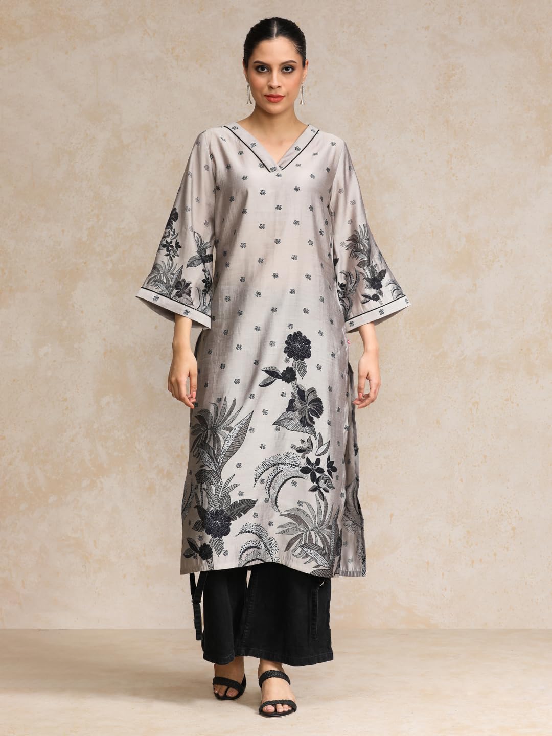 Varanga Bold Placement Floral Printed V Neck Kurta Grey