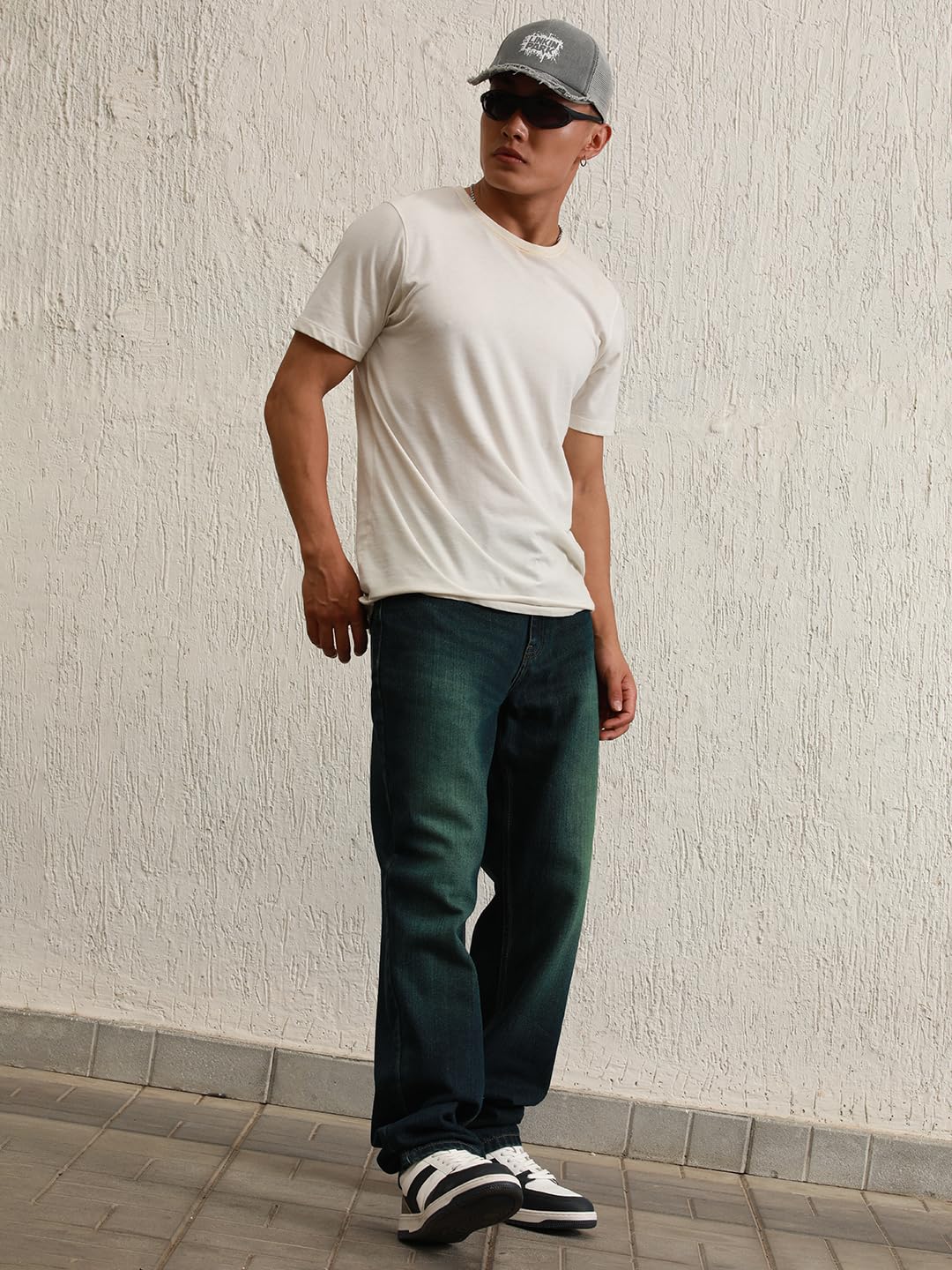 Hubberholme Men Blue Cotton Straight Fit Mid-Rise Solid Jeans