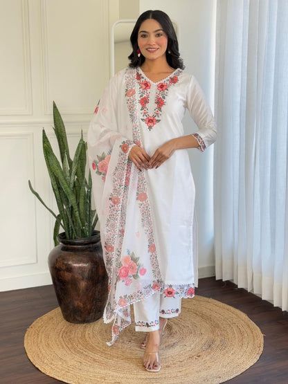 Naixa WomenS White Viscose With Cotton Lining Embroidered Straight Kurta With Viscose Pant And Taby Embroidered Laced Dupatta S