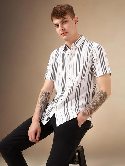 Dennis Lingo Men White Polycotton Half Sleeve Spread Collar Stripes Shirts