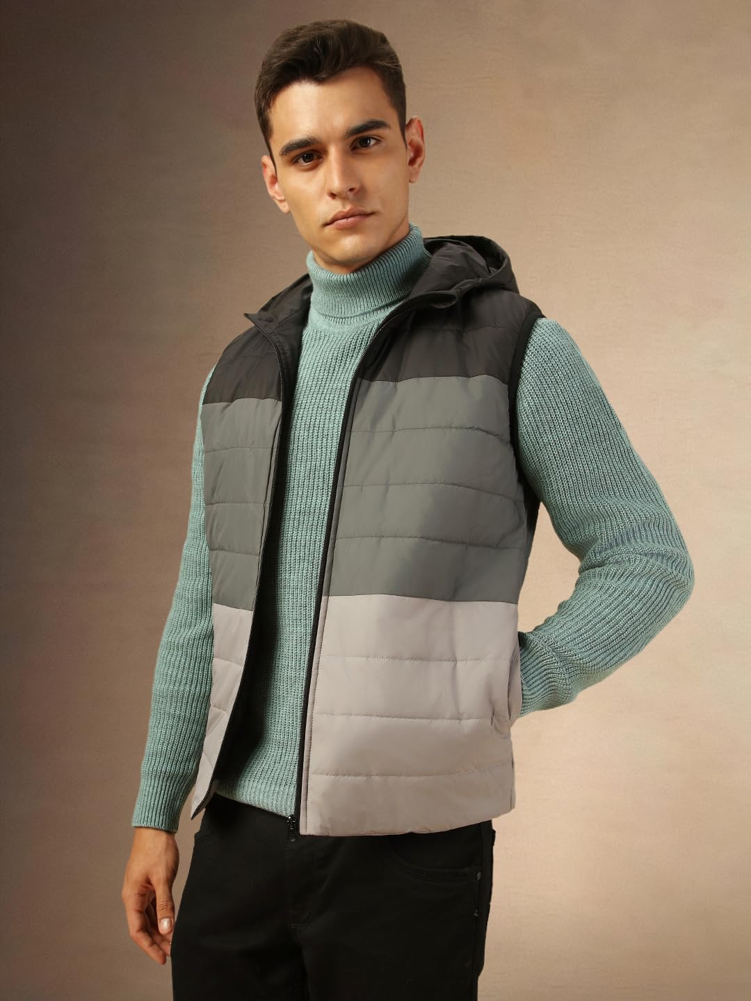 Dennis Lingo Men Regular Fit Ployseter Colorblock Sleeveless Hooded Gilet Jackets