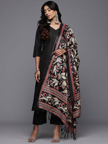 Varanga Women Solid Black V Neck Straight Kurta Set With Printed Dupatta