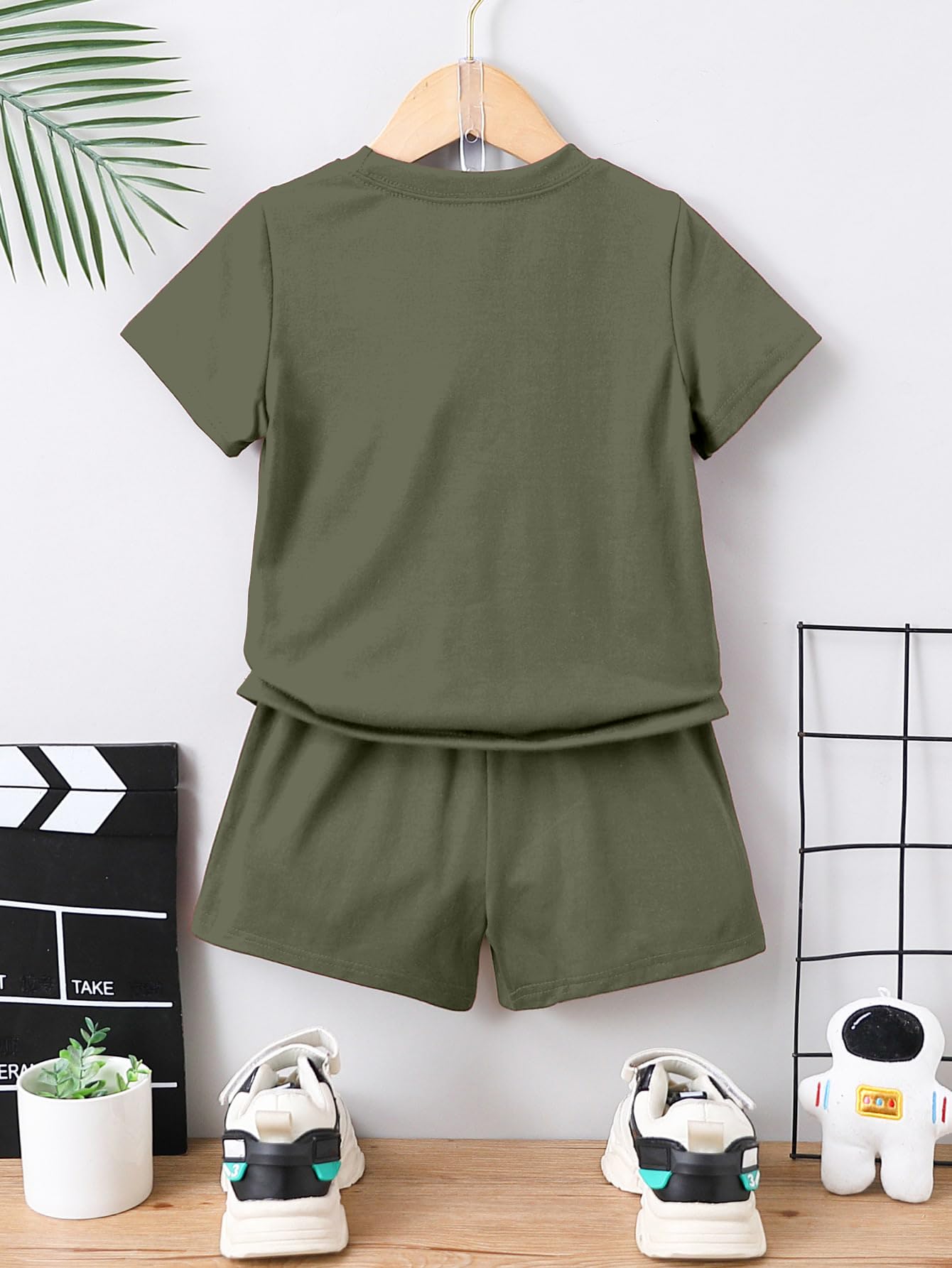 AVANOVA Boys Mehandi 2pcs Young Boy Loose Comfortable T-Shirt With Los Angeles Print And Shorts, Casual Cute Style Suitable For