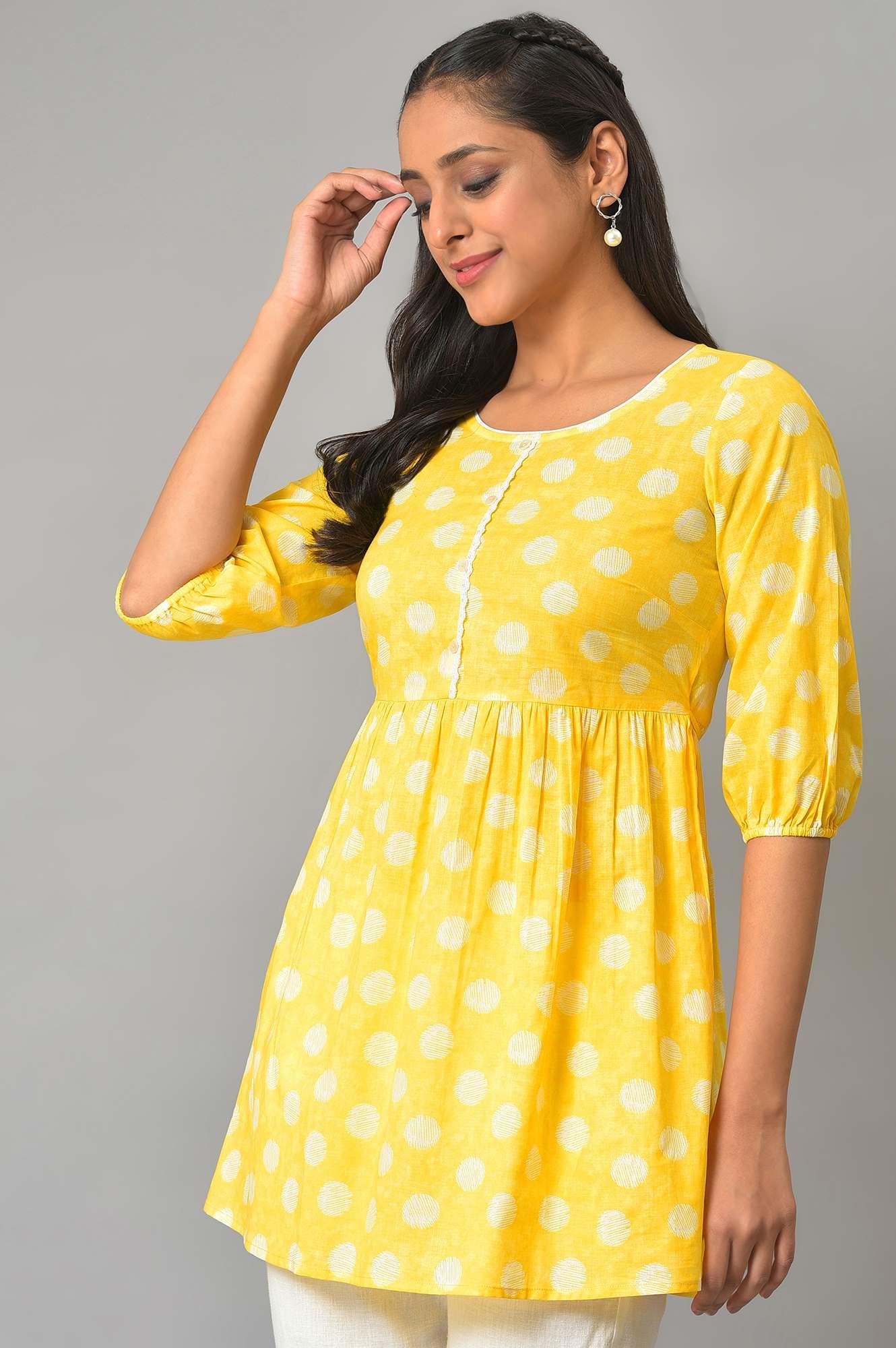 Aurelia Women's Cotton Loose Blue Floral Printed Short Kurti