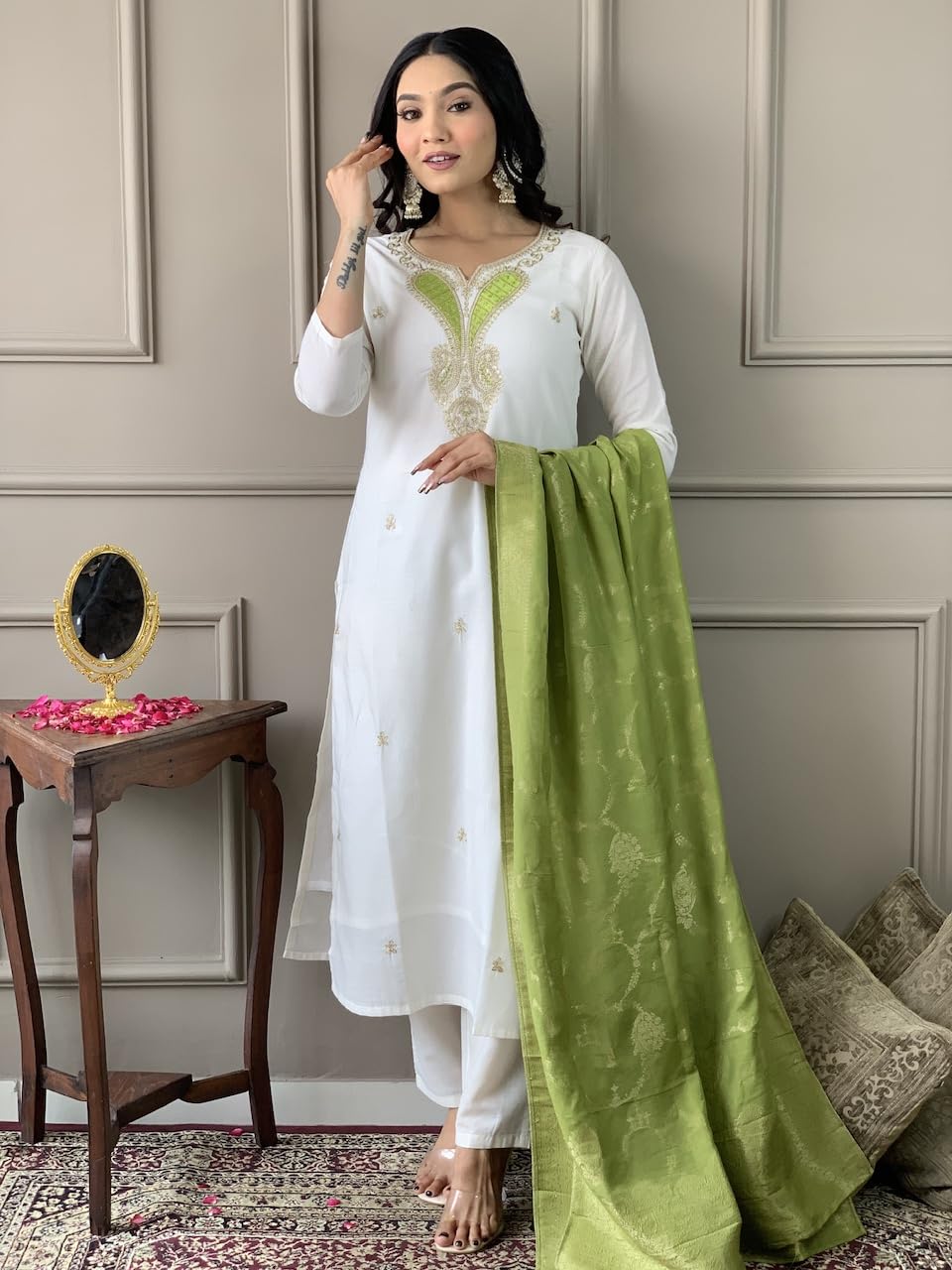 Naixa WomenS Off White Viscose With Cotton Lining Embroidered Straight Kurta With Viscose Cotton Pant And Jacquard Silk Jacquar
