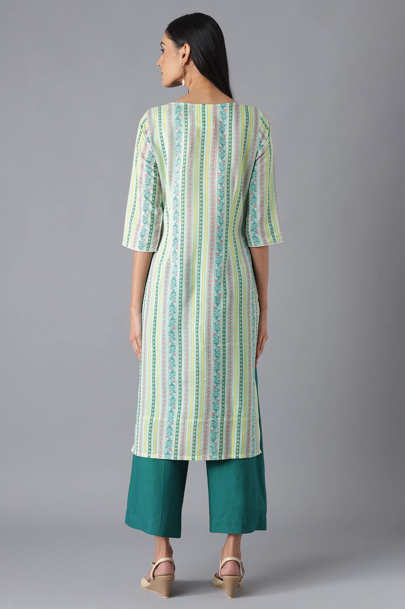 Aurelia Women's Polyester Green Floral Round Neck Straight Kurta Set