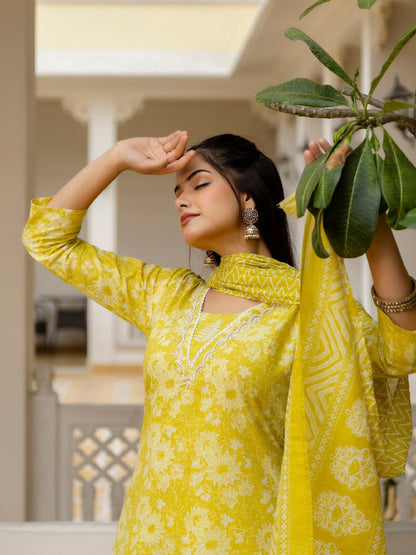 KLOSIA Women Viscose Floral Printed A-Line Kurta and Pant Set with Dupatta