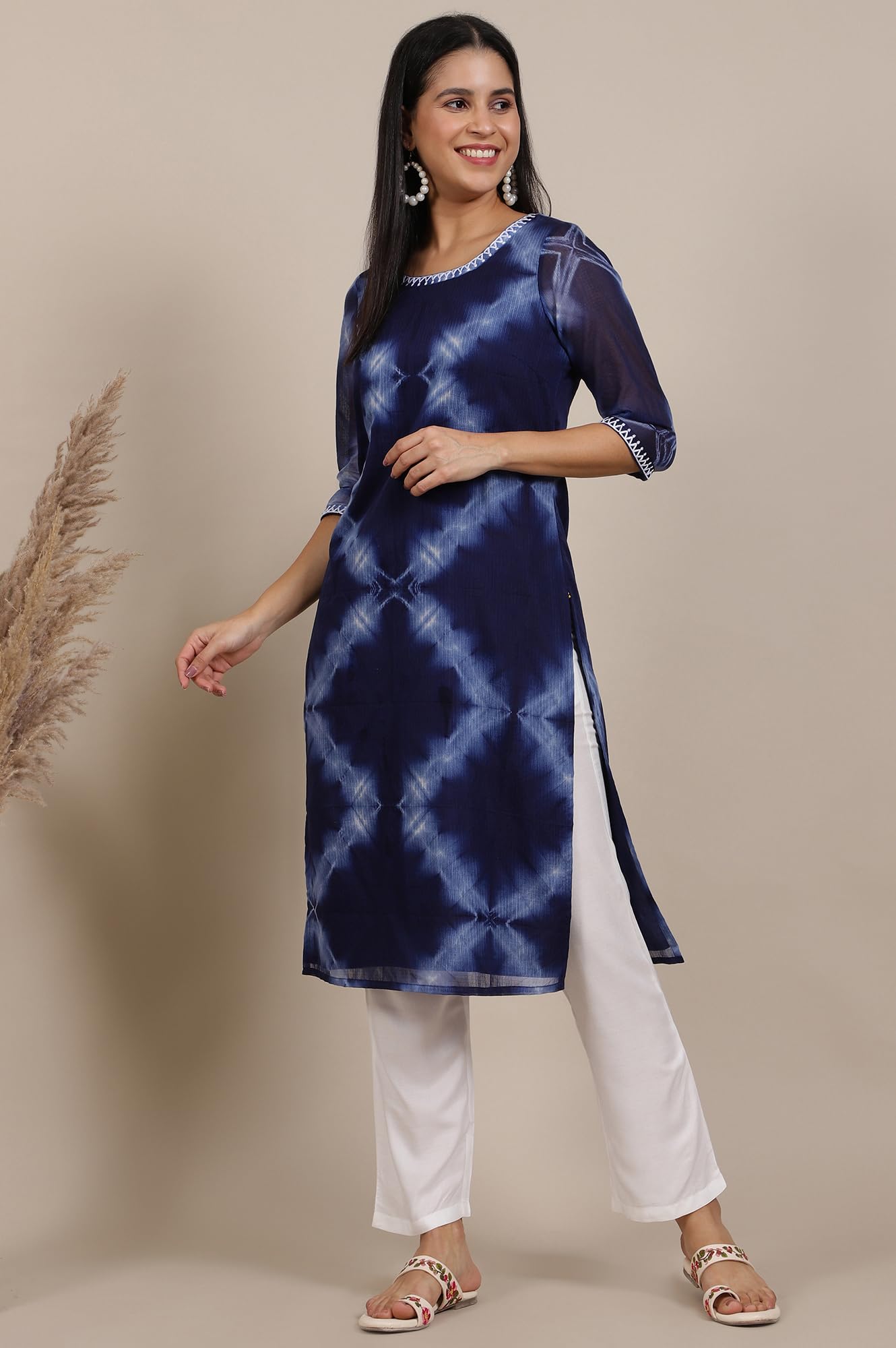 Aurelia Women's Geometric Printed Thread Work Straight Polyester Kurta