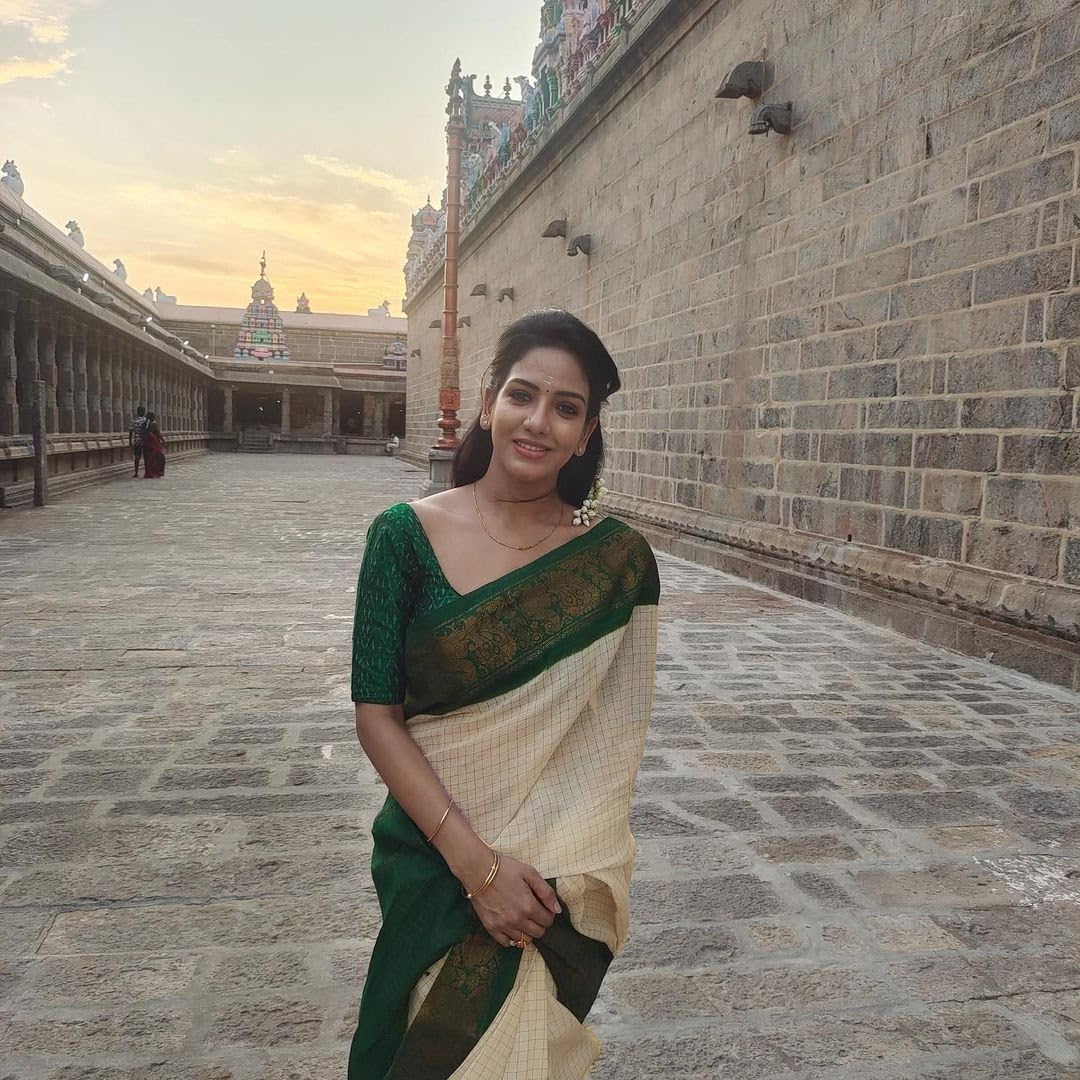 Flosive Kanjivaram Silk Saree for Women, Off White & Green, One Size, Model AYN-OFF WHITE, Includes Blouse