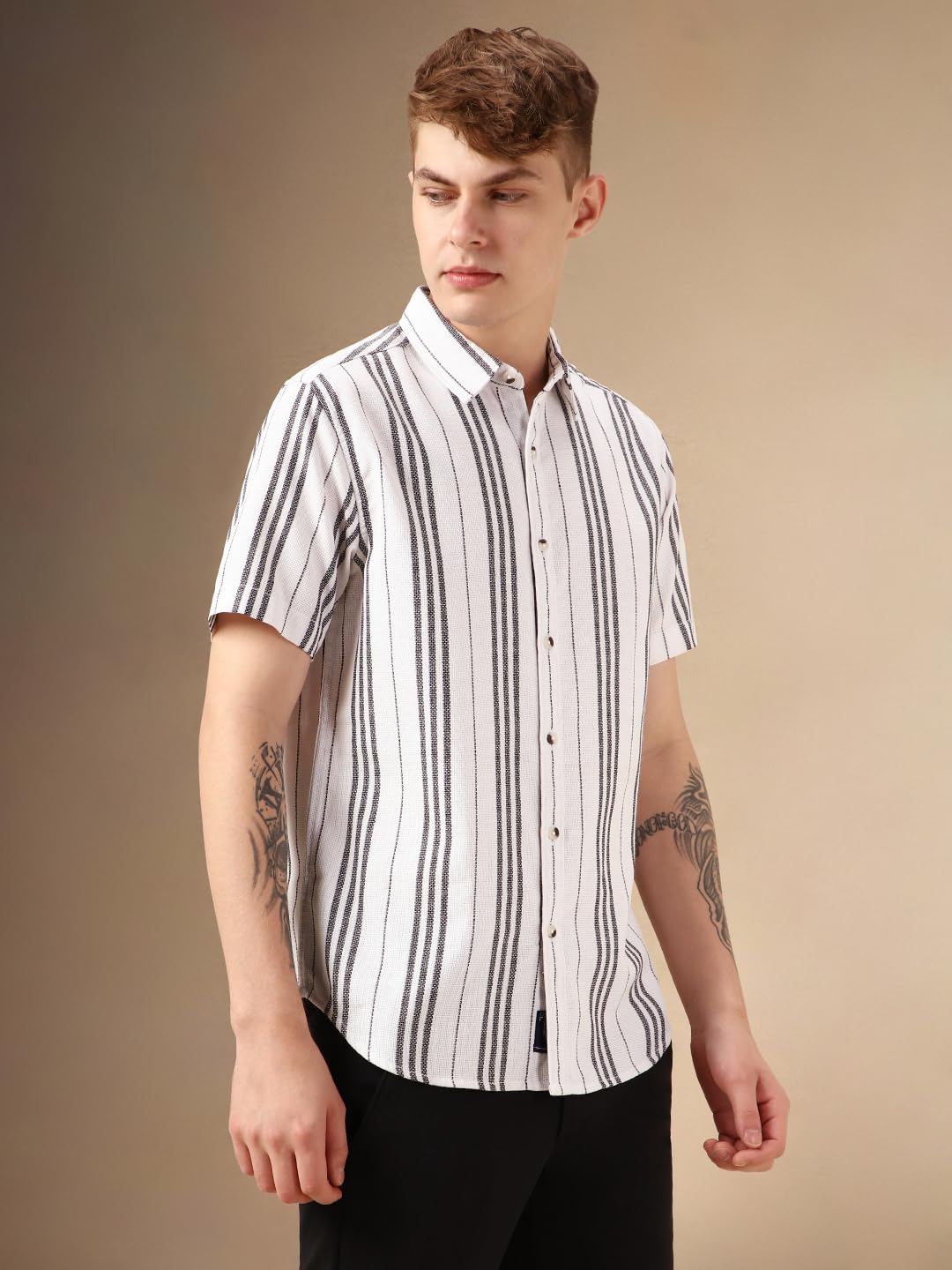 Dennis Lingo Men White Polycotton Half Sleeve Spread Collar Stripes Shirts
