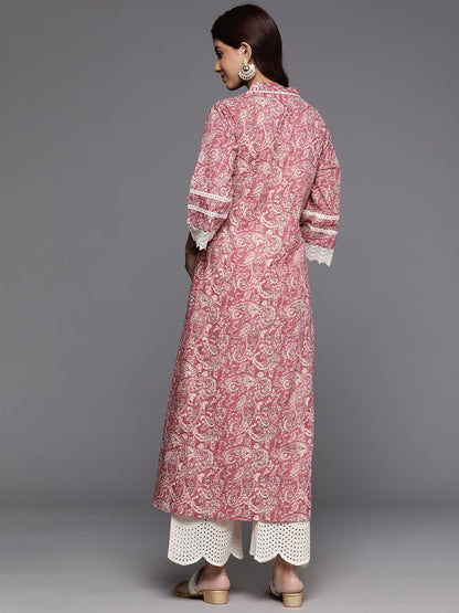 Varanga Women? Peach Paisley Printed A-Line Kurta with Lace Embellishment, V-Neck, 3/4 Sleeves, Casual & Festive Ethnic Wear for All Occasions