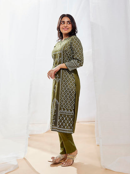 VASTRAMAY Women's Pink Kurta Set | This designer kurta set offers a chic, stylish ensemble for the modern woman seeking both comfort and style in her ethnic wear wardrobe.