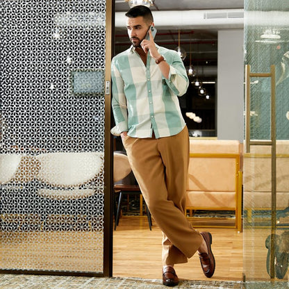 Campus Sutra Mens White & Sage Green Buffalo Check Button Up Regular Fit Shirt for Casual Wear | Cotton Shirt Crafted with Regu