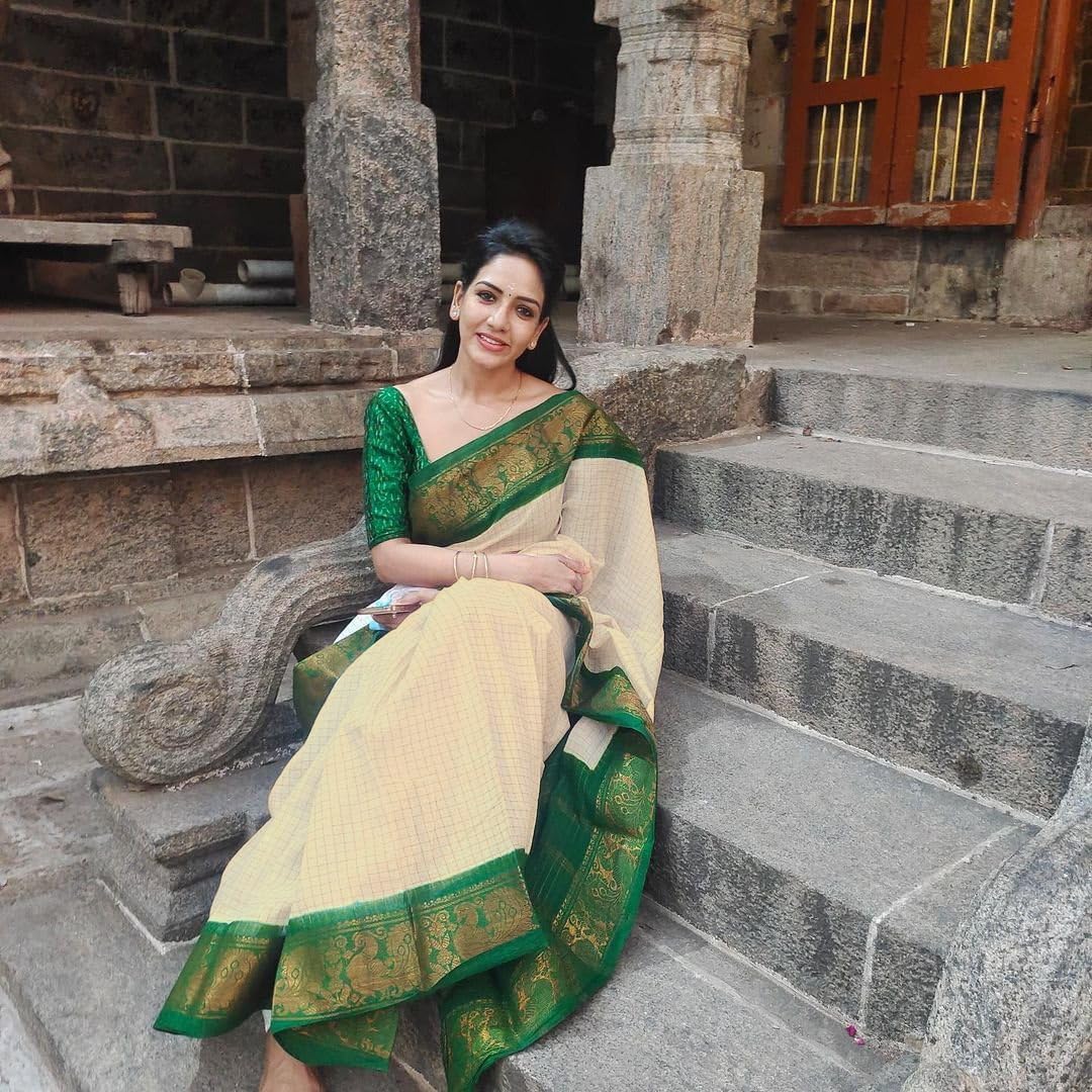 Flosive Kanjivaram Silk Saree for Women, Off White & Green, One Size, Model AYN-OFF WHITE, Includes Blouse