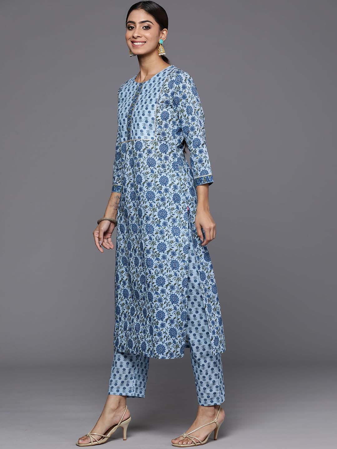 Varanga Women V Neck Collar Kurta Paired With Tonal Dupatta And Tonal Bottom.