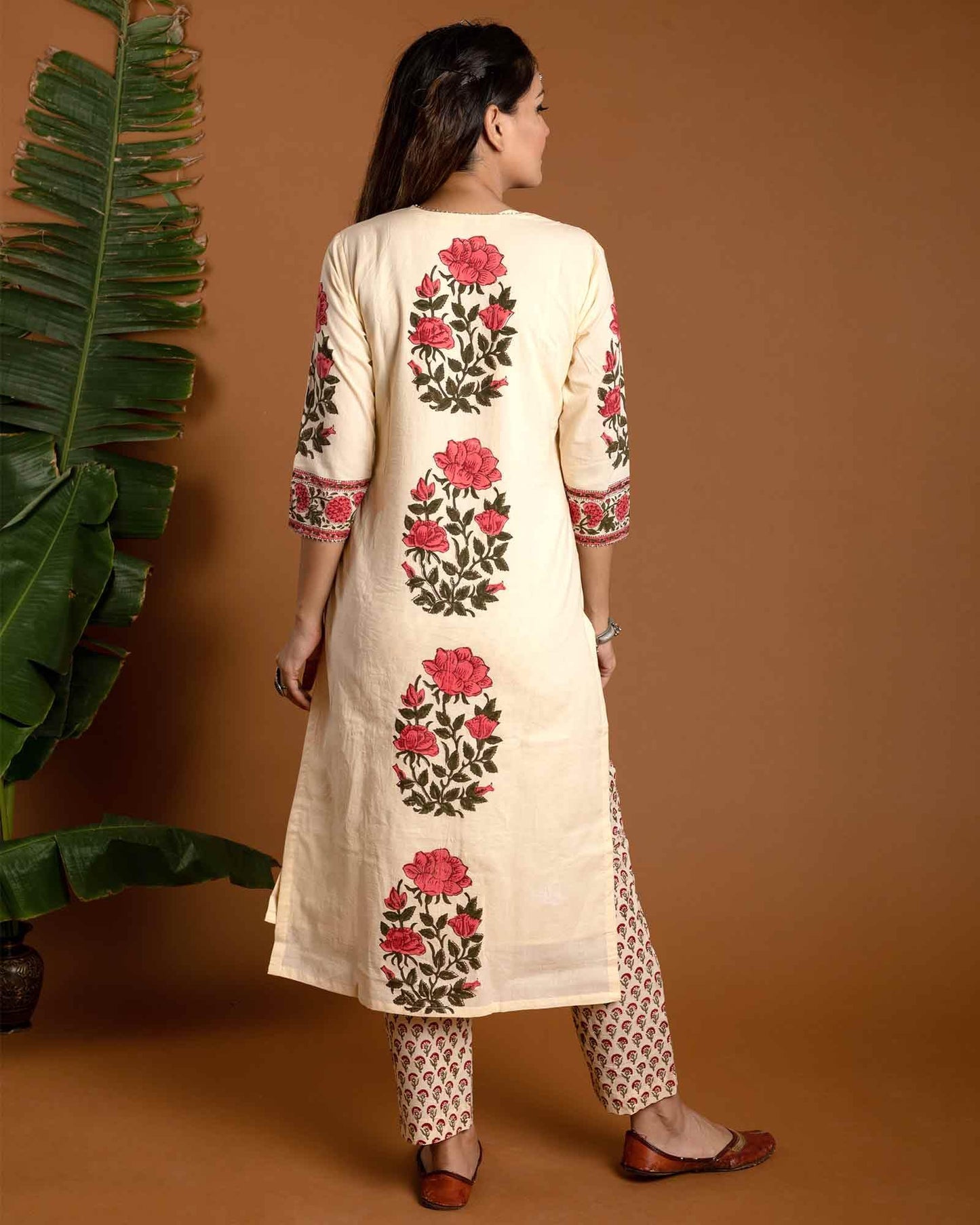 Gosriki WomenS Rayon Blend Straight Printed Kurta With Pant & Dupatta (Actual-Cream-Gs_M_Cream_Medium)