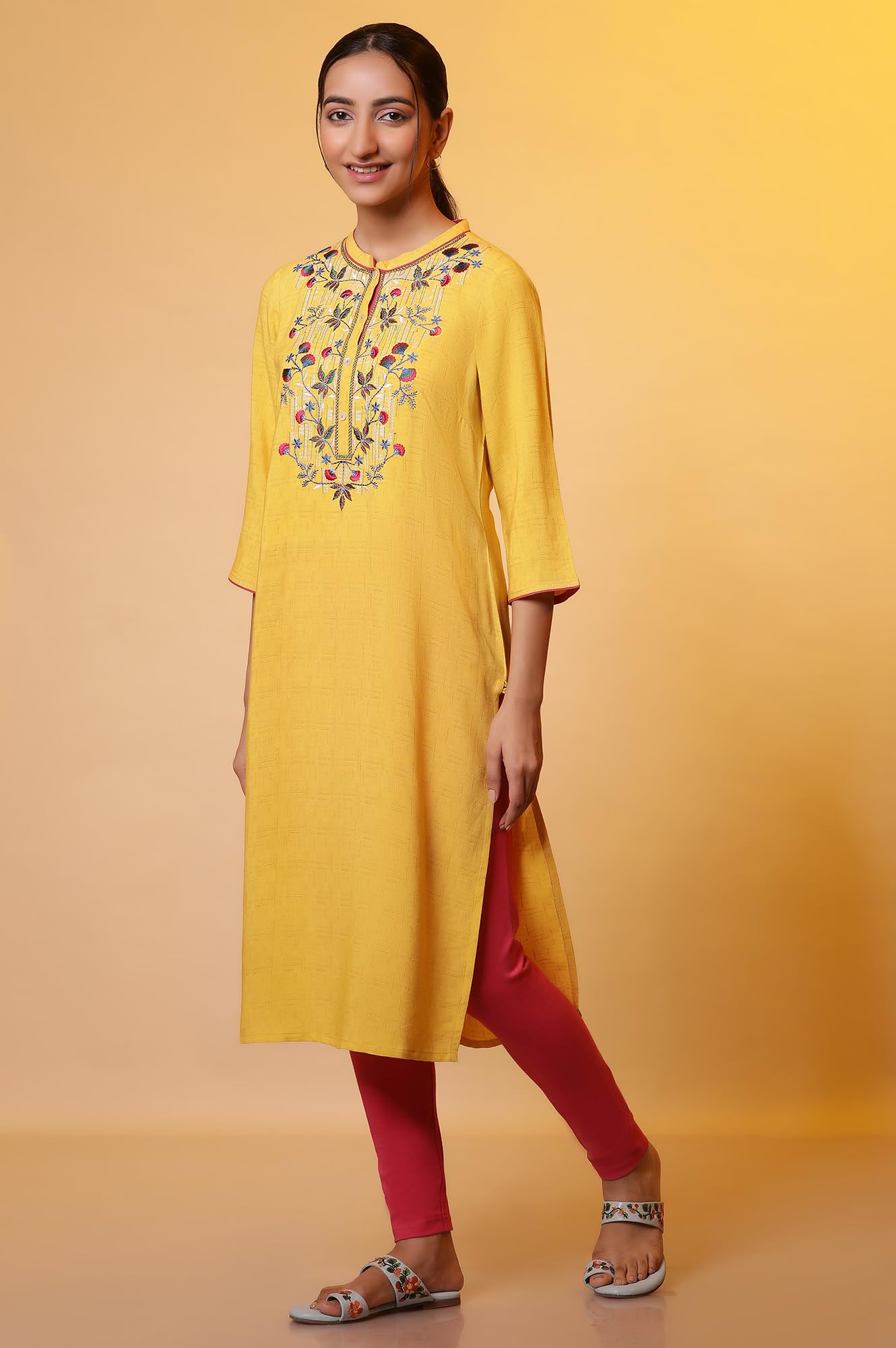 Aurelia Women's Solid Rayon Straight Kurta