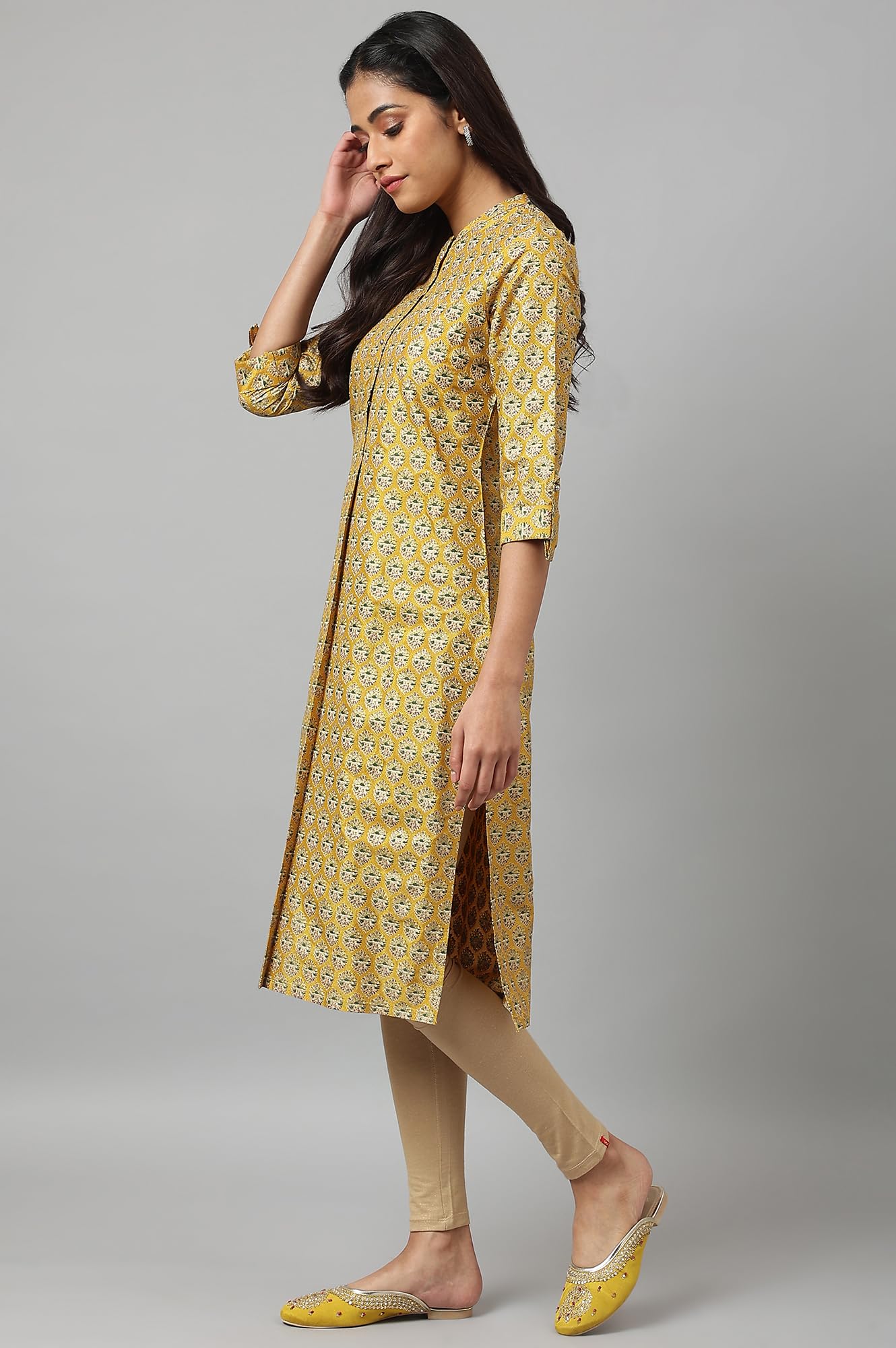 W for Woman Women's Viscose Regular Glitter Printed Kurta in Mandarin Collar