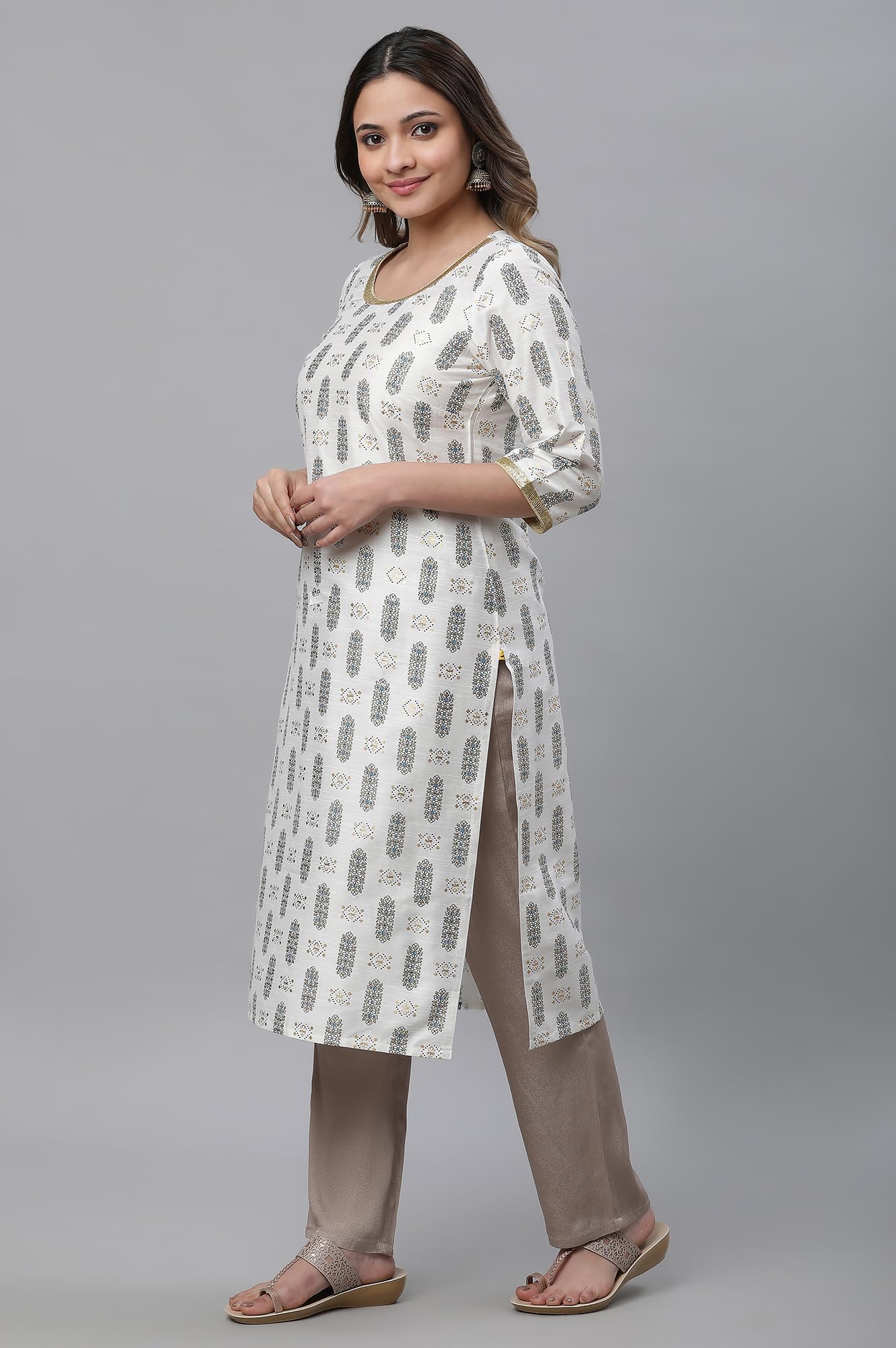 Aurelia Women's Pear White Geometric Print Viscose Straight Kurta