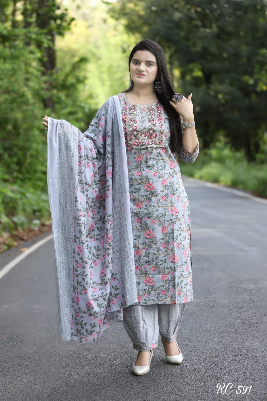 Suppar Sleave WomenS Embroidered Salwar Suit For Women Party & Festive 3/4 Sleeve Drese Salwar Suit With Dupatta Beutifull Set