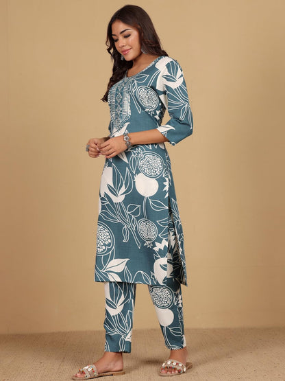 Varanga Women Round Neck Bold Print Kurta Set