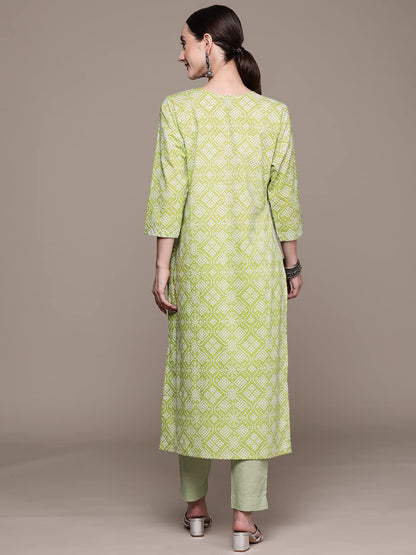 ishin Women's Cotton Blend Green Bandhani Printed A-Line Kurta