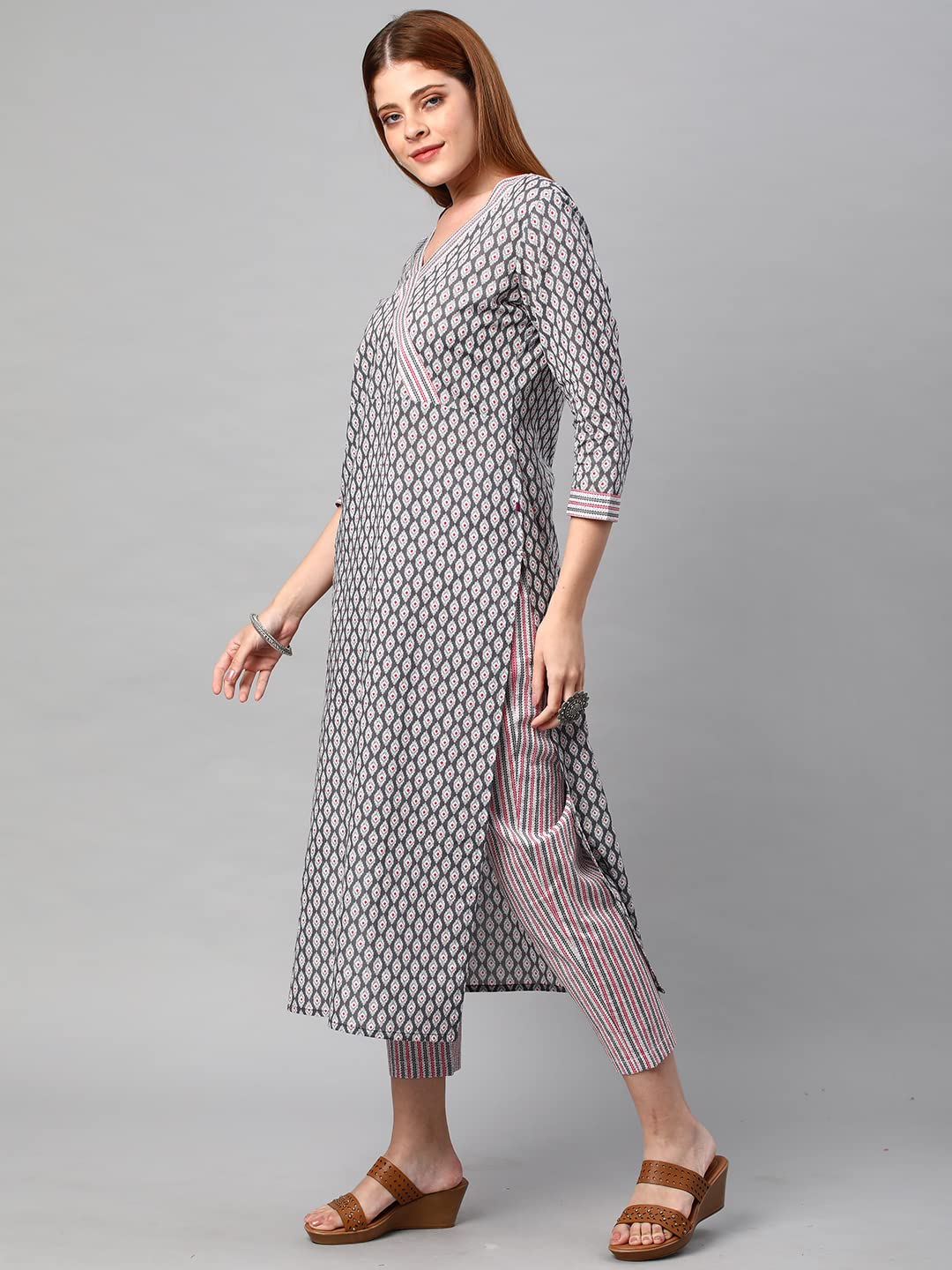 ANNI DESIGNER Women's Cotton Blend Printed Straight Kurta with Pant (Varupini)