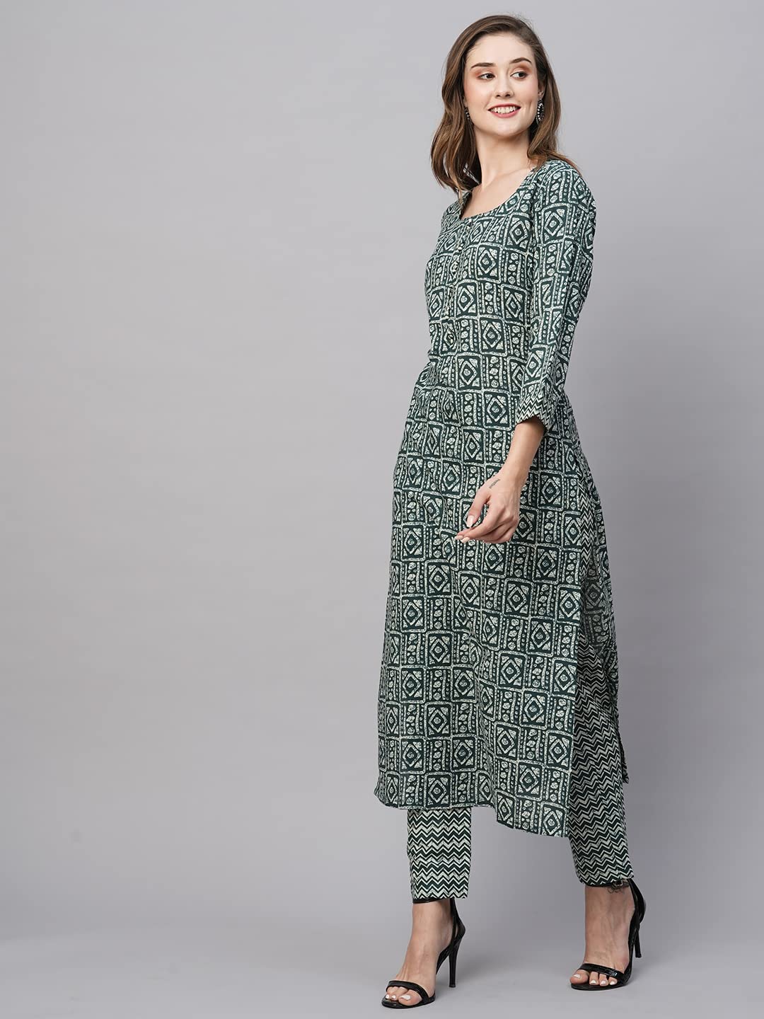 GoSriKi Women's Cotton Blend Straight Printed Kurta with Pant (Yami-GS)