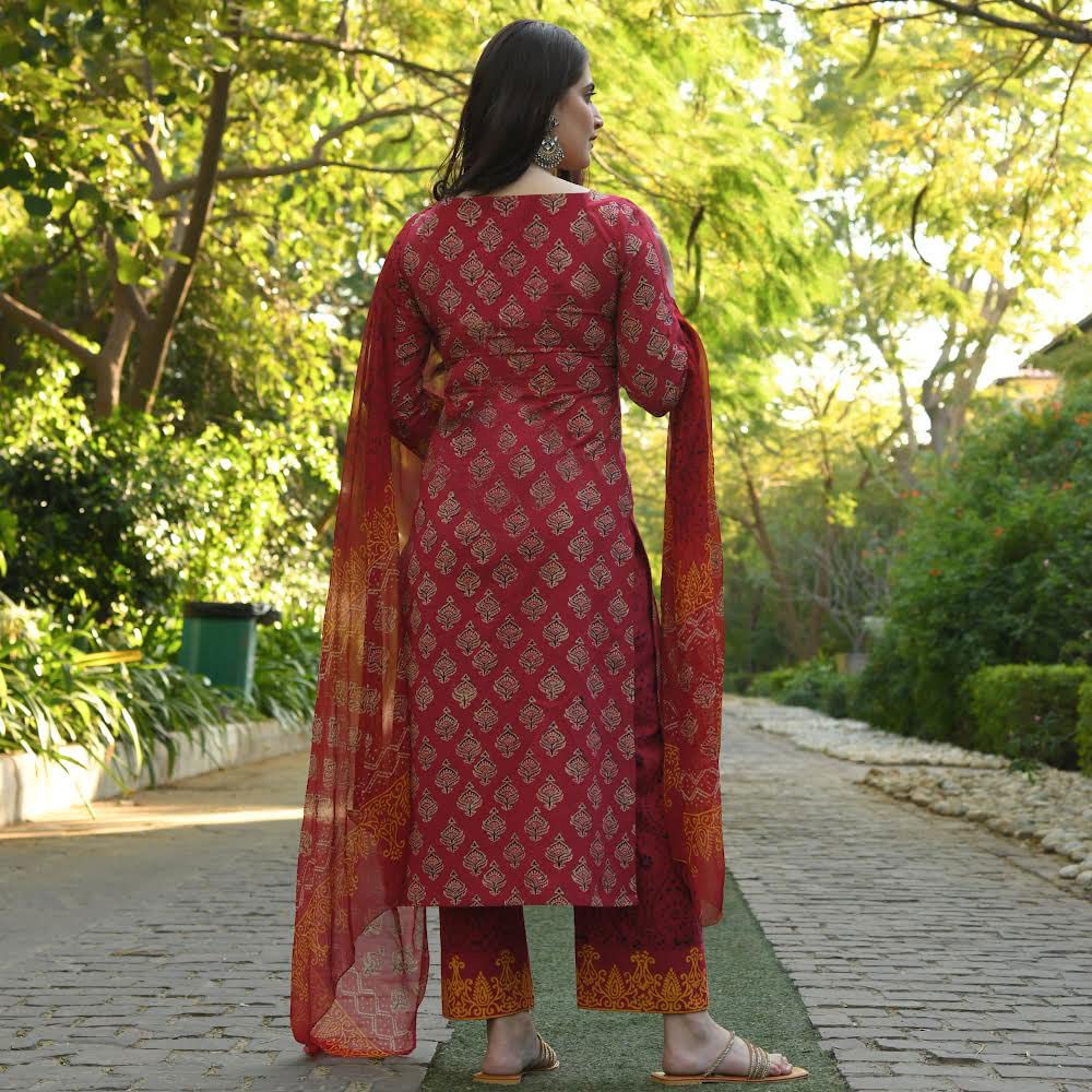 KLOSIA Women Maroon Block Printed Kurta