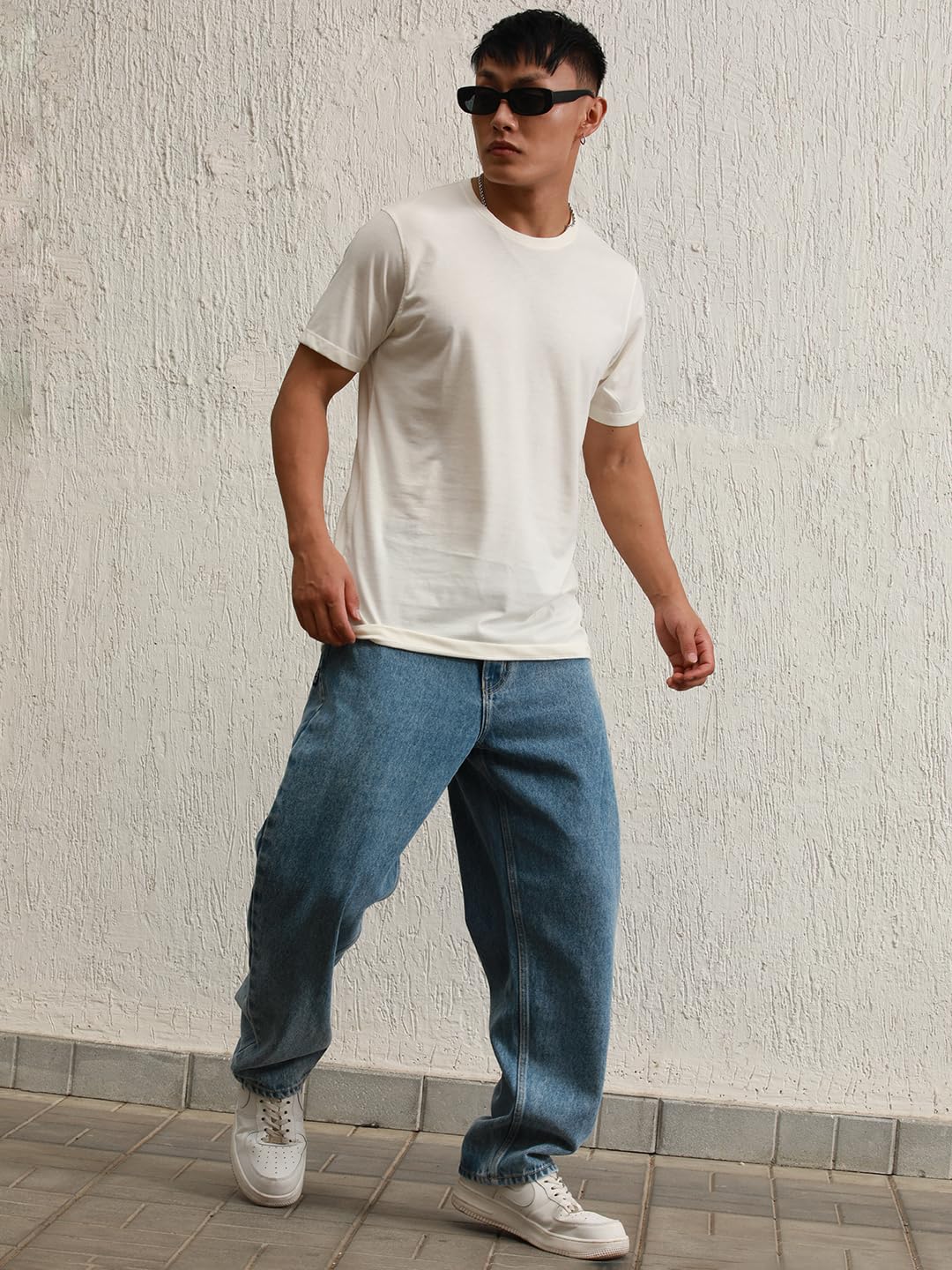 Hubberholme Men Blue Cotton Relaxed Fit Mid-Rise Solid Jeans